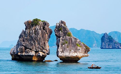 Đảo đá vôi vịnh Hạ Long